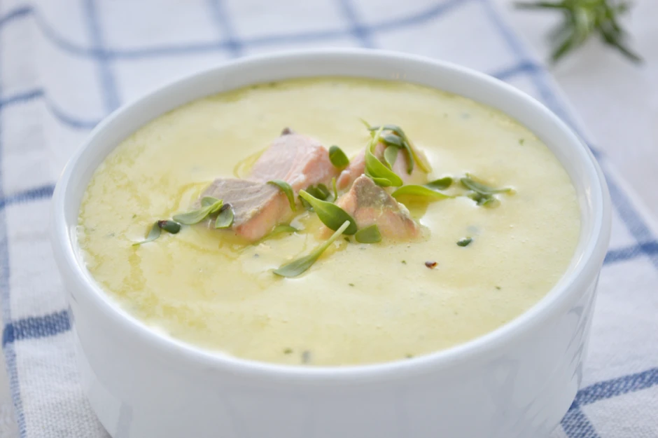 Safran-Suppe mit Lachseinlage