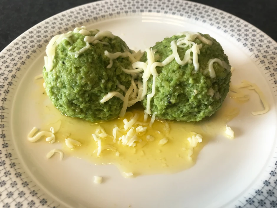 B&auml;rlauchkn&ouml;del mit zerlassener Butter