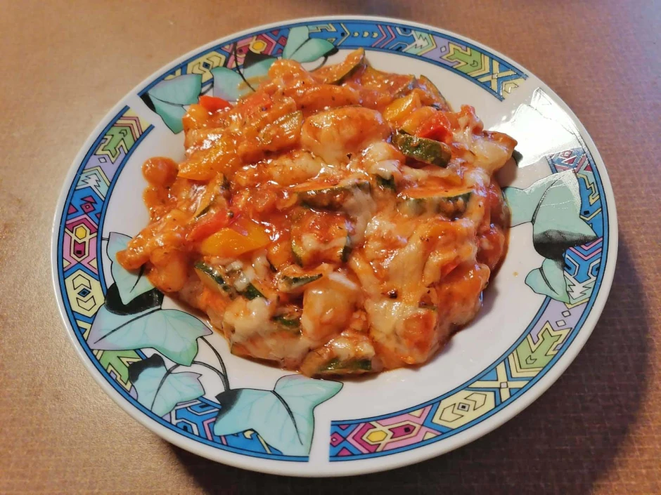 &Uuml;berbackene Gnocchi in Tomatensauce mit Gem&uuml;se
