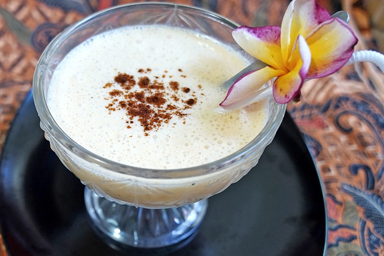 Exotisches Papaya-Ananas-Lassi