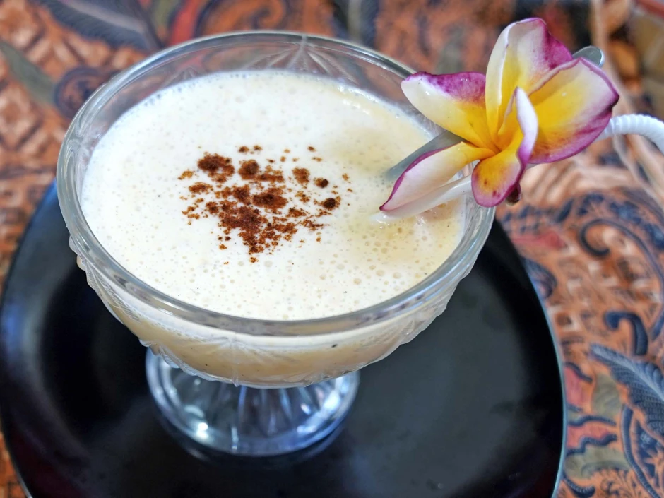 Exotisches Papaya-Ananas-Lassi