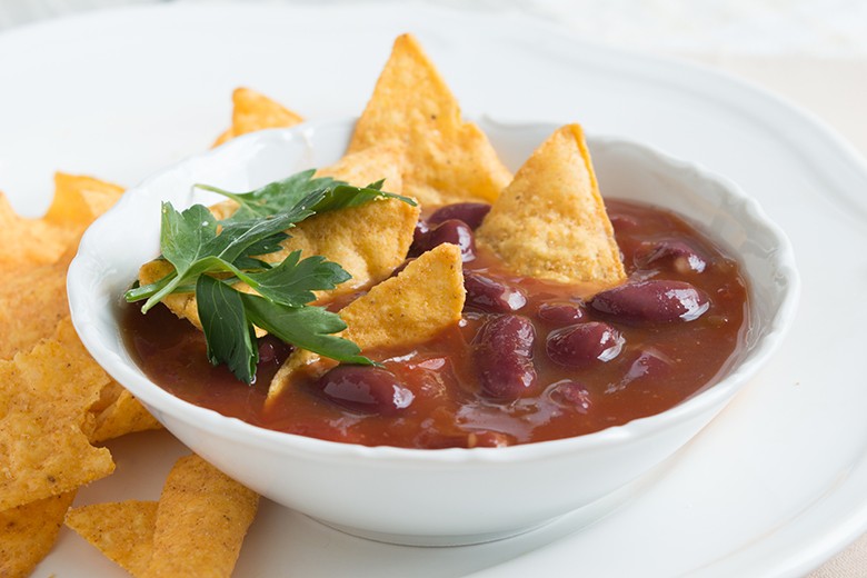 Chilibohnen mit Tortilla-Chips