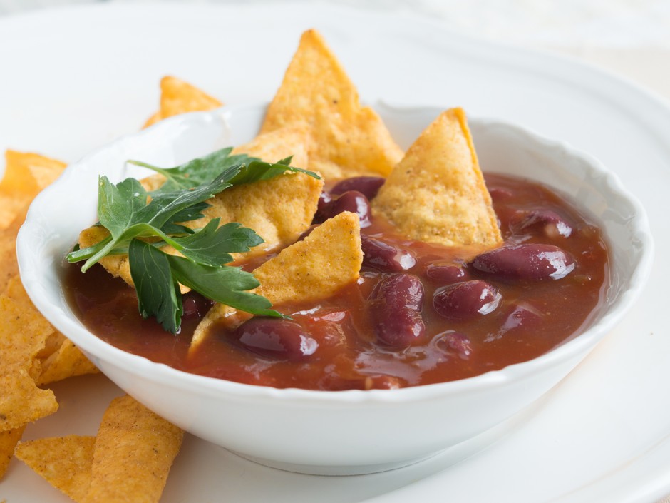 Chilibohnen mit Tortilla-Chips
