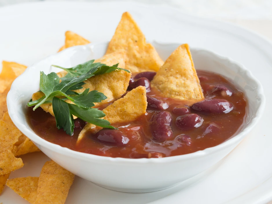 Chilibohnen mit Tortilla-Chips