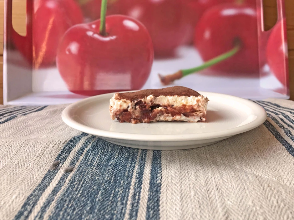 Schichtdessert mit Sauerkirschen
