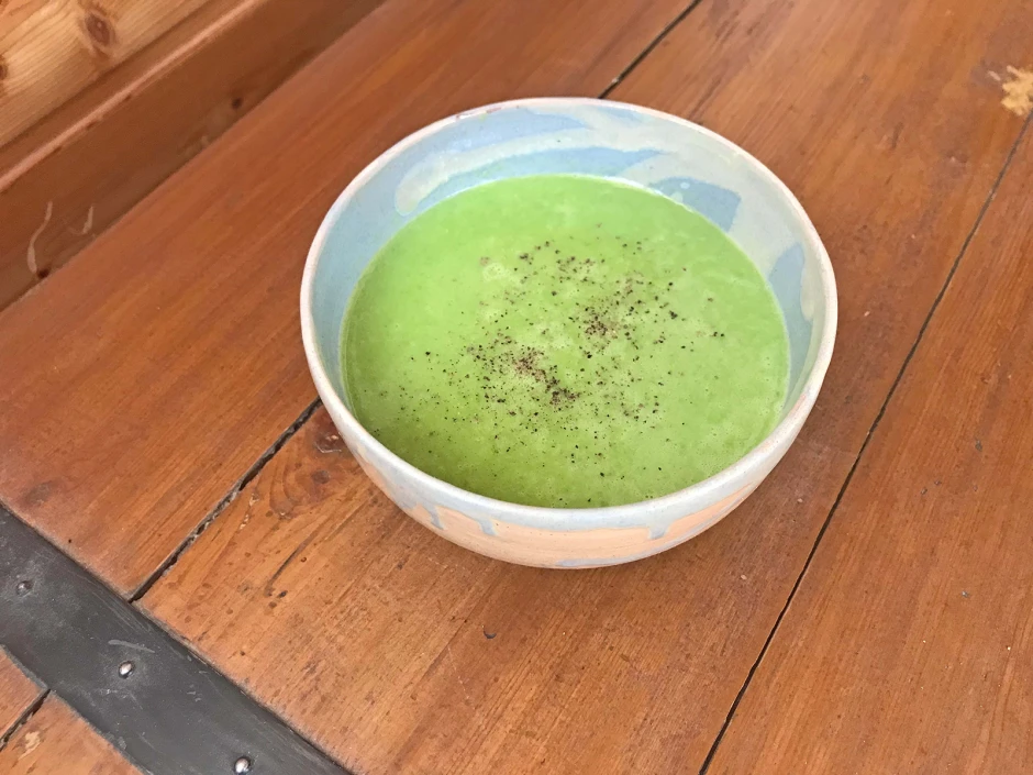 Erbsen-B&auml;rlauch-Suppe