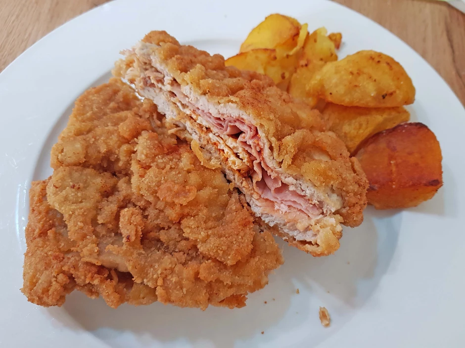 Pikant gef&uuml;lltes Schnitzel