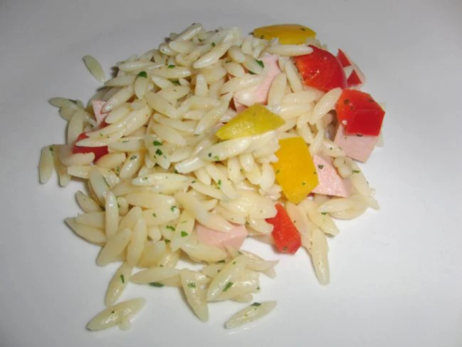 Griechischer Nudelsalat
