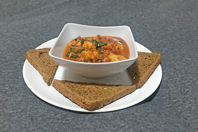 Spinat mit Paradeisern und Bratkäse