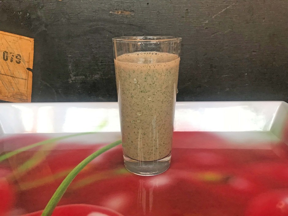 Smoothie mit Gierschblättern