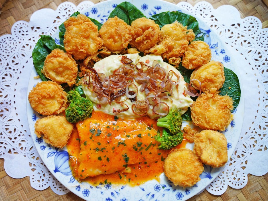 Doradenfilet in pikanter Sauce