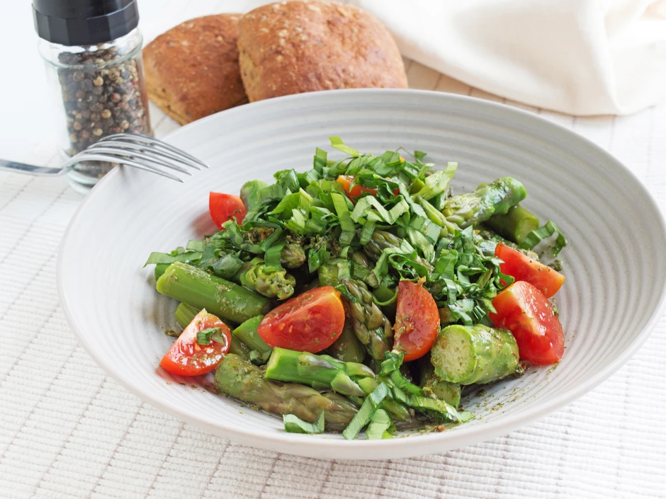 Spargelsalat mit B&auml;rlauch