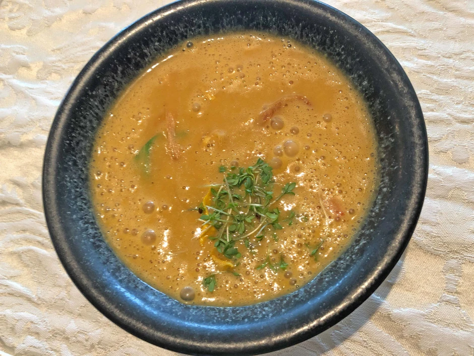 Koreanische Kokos-Currysuppe