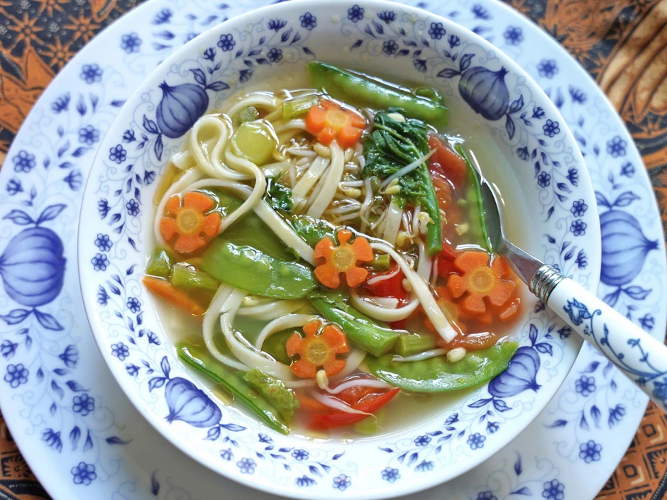 Bunte Linguinesuppe ala Taman Grija