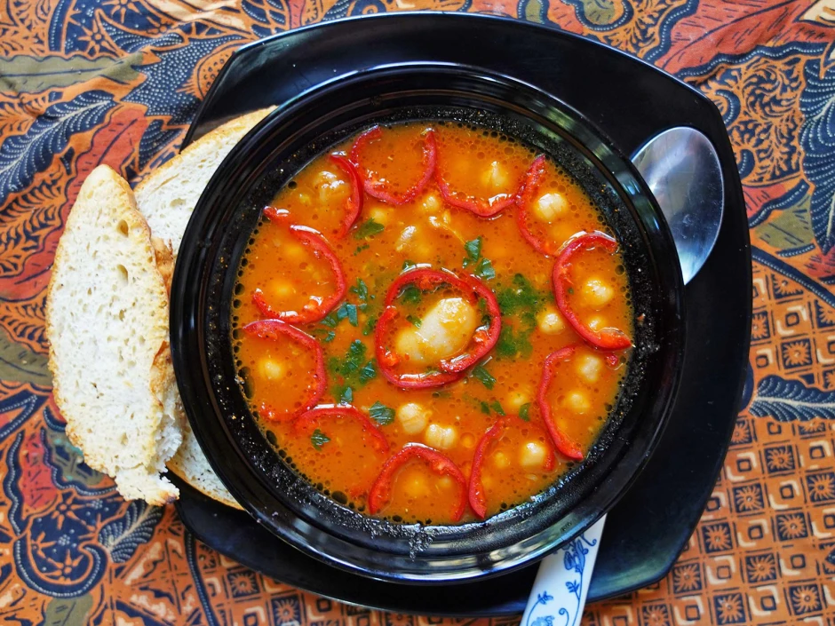 Kretische Tomatensuppe mit wei&szlig;en Bohnen