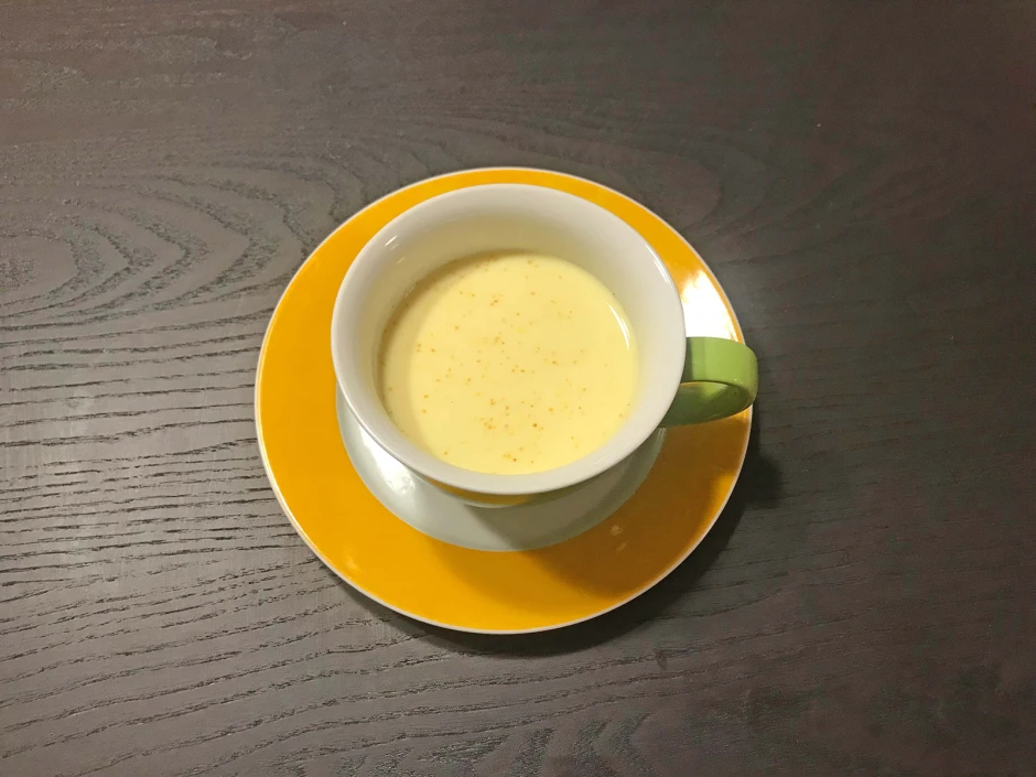Goldene Milch mit Jamu