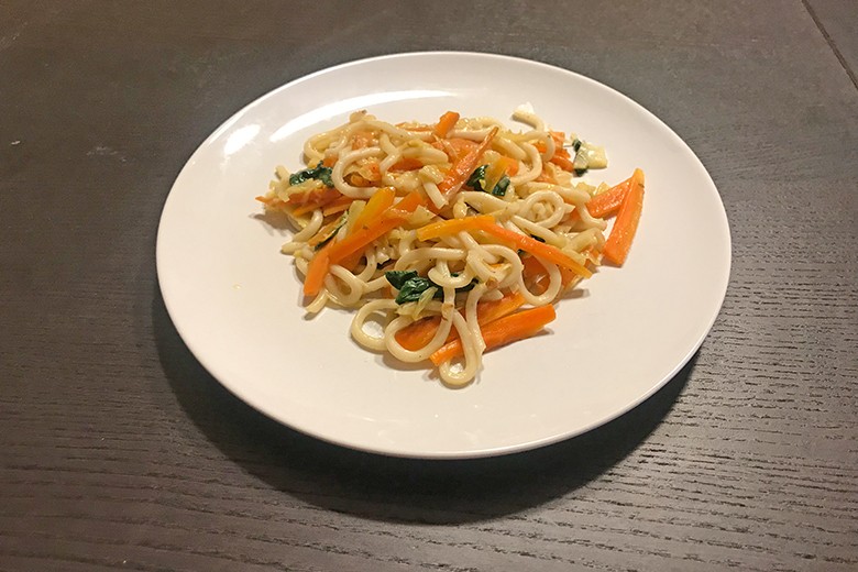 Udonnudelpfanne mit Gemüse