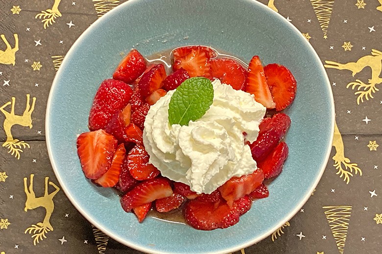 Marinierte Erdbeeren mit Schlagobers