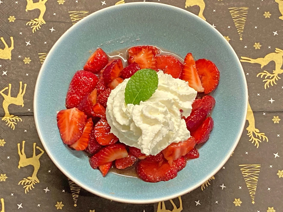 Marinierte Erdbeeren mit Schlagobers