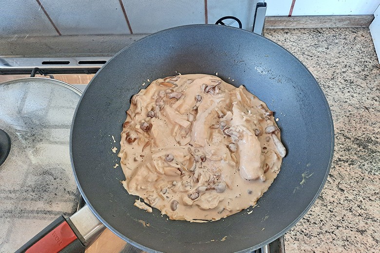 Hähnchenpfanne mit leichter Kaffeenote