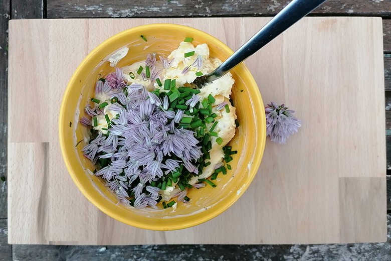 Schnittlauchblütenbutter