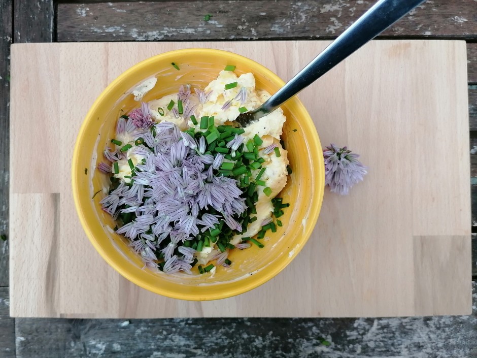 Schnittlauchblütenbutter