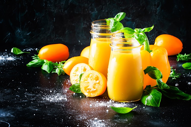 Gelber Tomaten-Paprika Smoothie