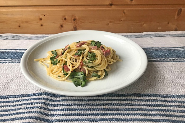 Spaghetti mit Bresaola und wildem Löwenzahn
