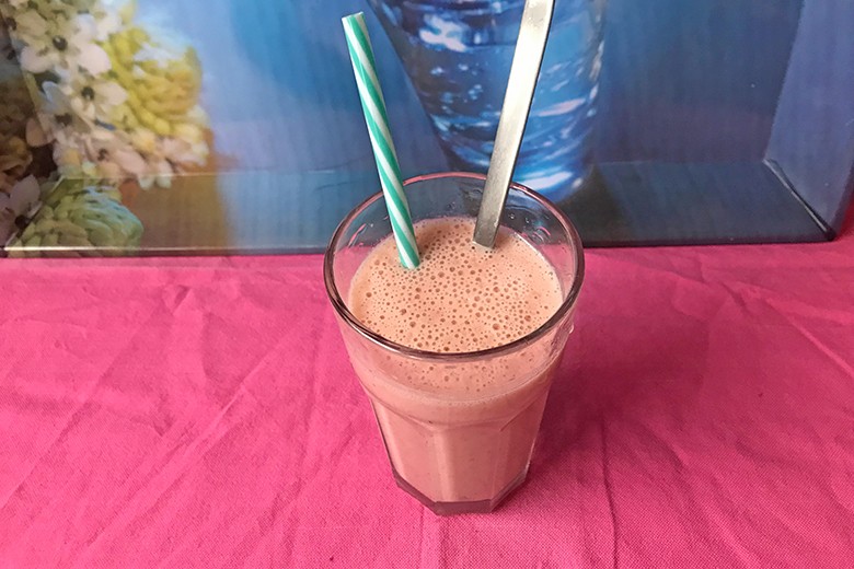 Erdbeer-Ananas-Milch