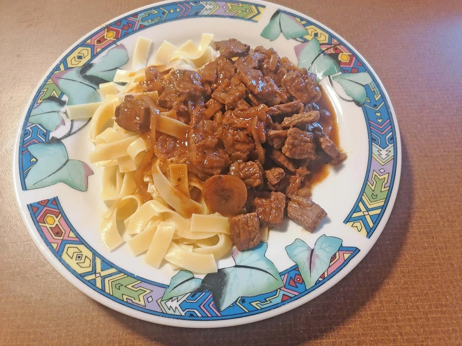 Geschnetzeltes in Rotweinsauce