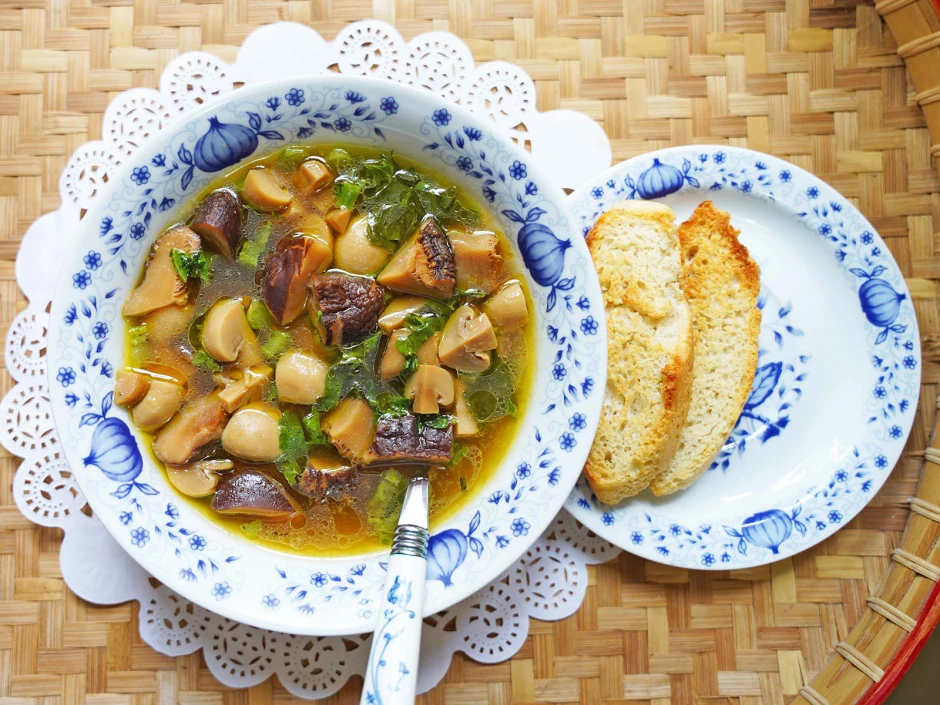 Exotische Pilzsuppe