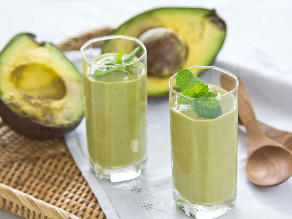 Avocado-Bananen-Minze Smoothie
