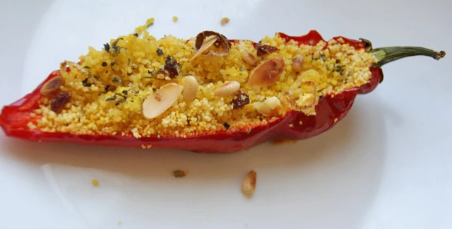 Paprikaschoten mit Couscous F&uuml;lle