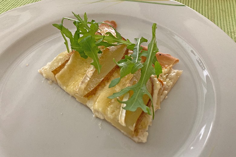 Birnen-Camembert-Flammkuchen