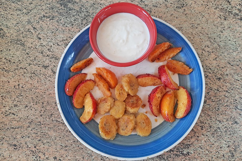 Obst aus der Pfanne mit Zitronenjoghurt