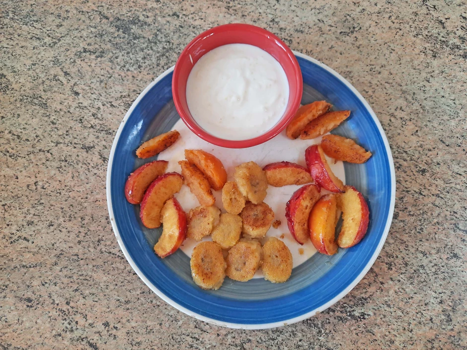 Obst aus der Pfanne mit Zitronenjoghurt
