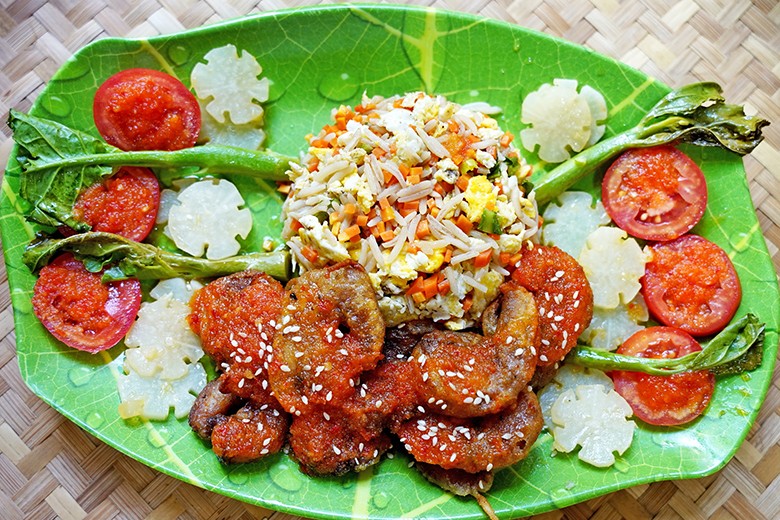 Thailändische gebackene Garnelen mit Mandarinreis