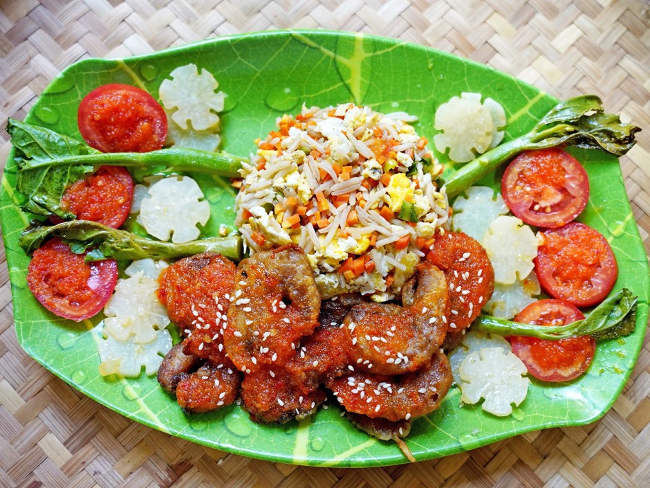 Thailändische gebackene Garnelen mit Mandarinreis