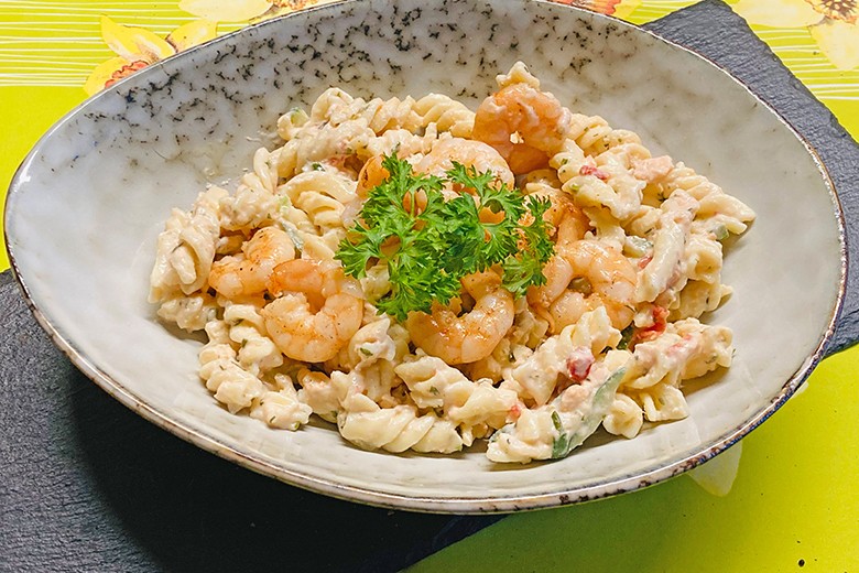 Nudel-Shrimps-Lachs-Salat