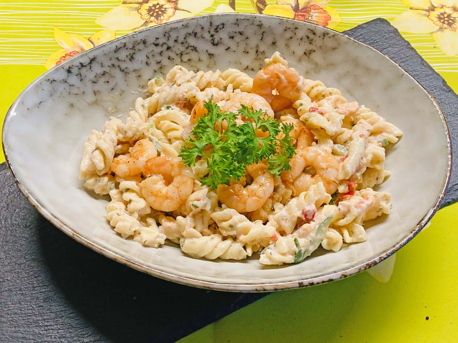 Nudel-Shrimps-Lachs-Salat