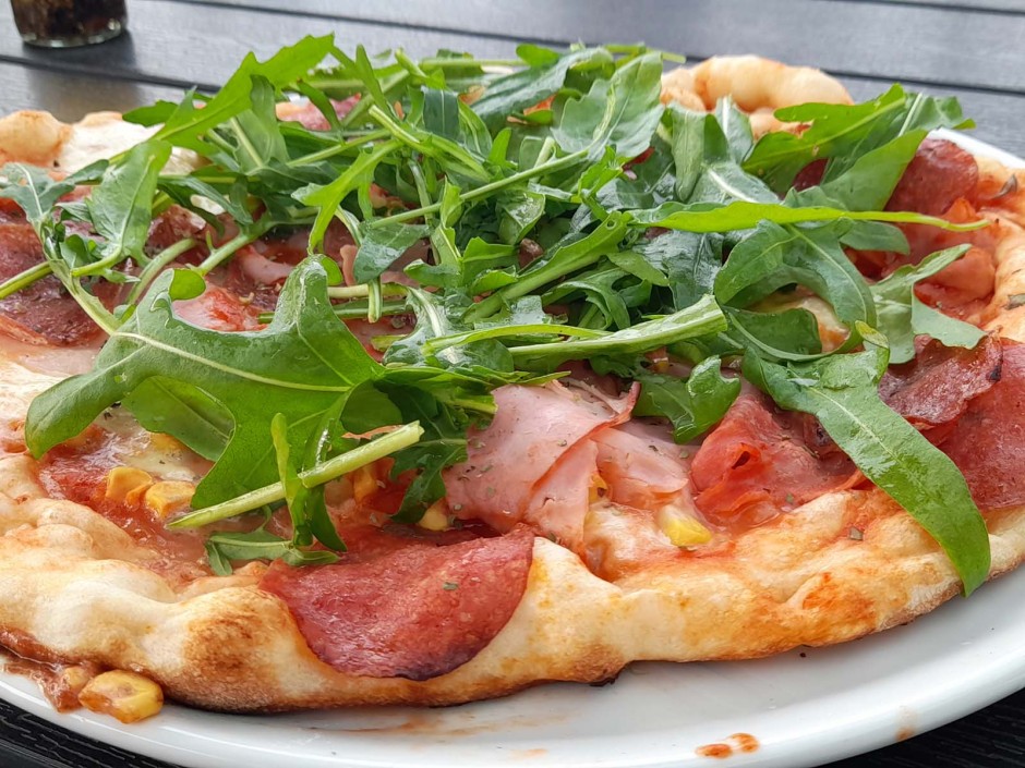 Pizza am Pizzastein