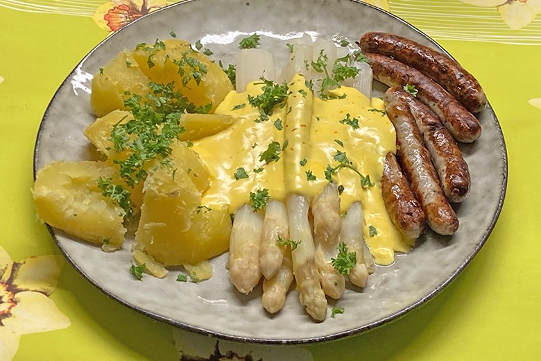 Spargel mit Safran-Hollandaise