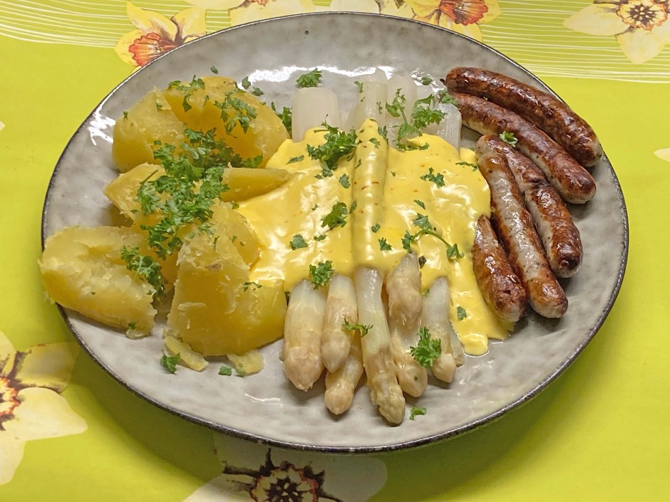 Spargel mit Safran-Hollandaise