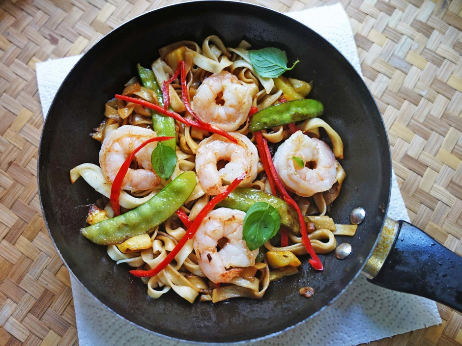 Thail&auml;ndische Nudelpfanne mit Garnelen
