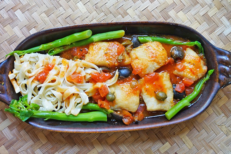 Petersfischfilet in Tomatensauce