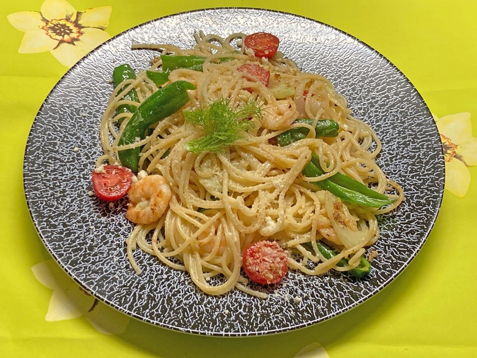 Spaghetti mit Garnelen und Bratpaprika