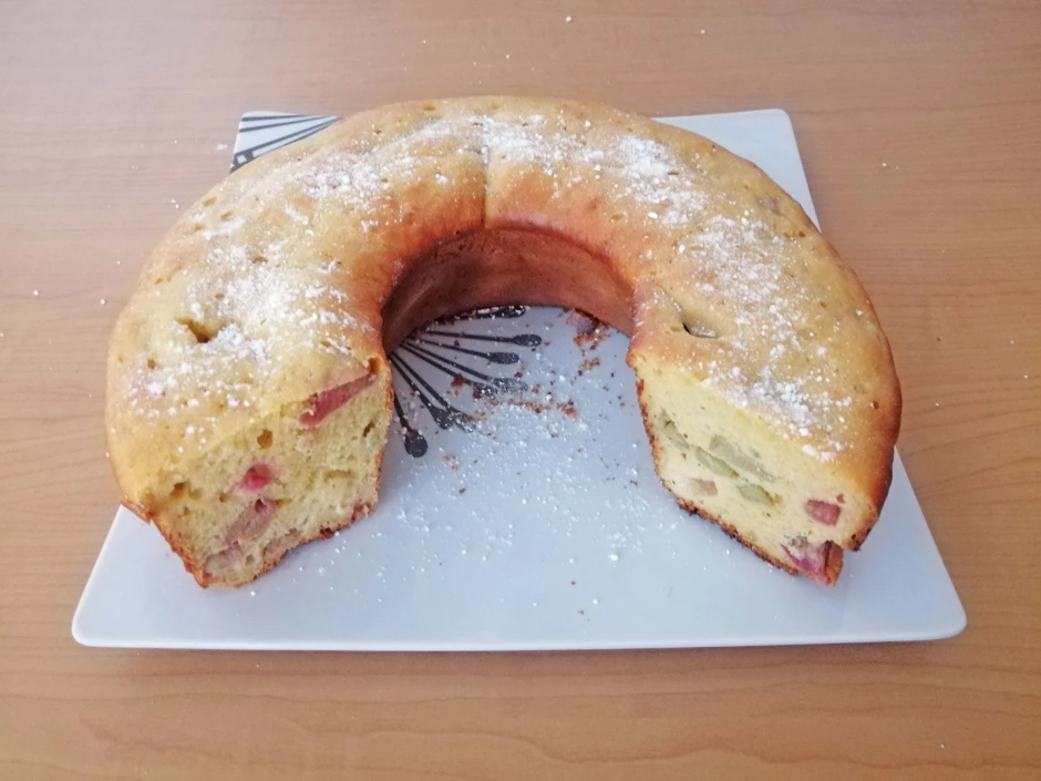 Rhabarber-Rührkuchen