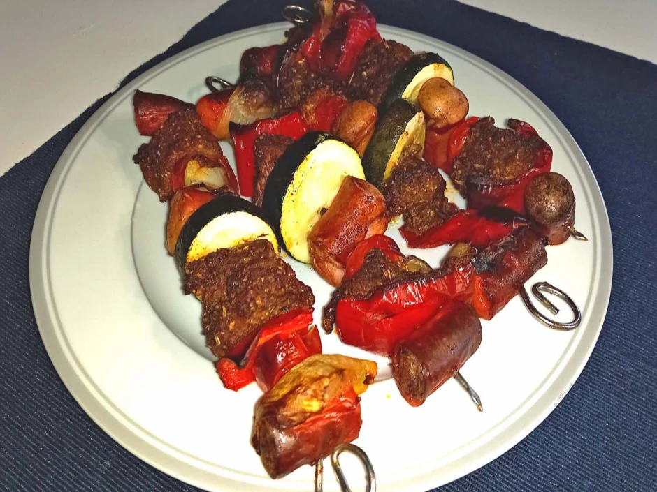 Würzige Ofen- und Grillspieße