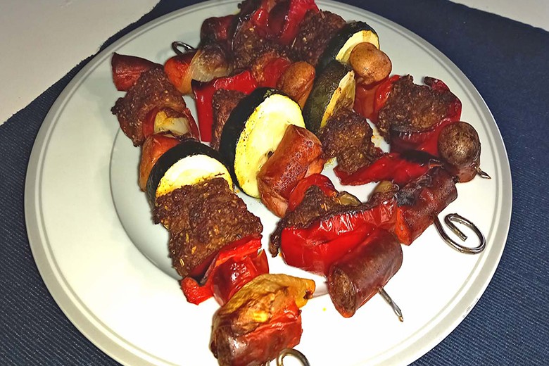 Würzige Ofen- und Grillspieße