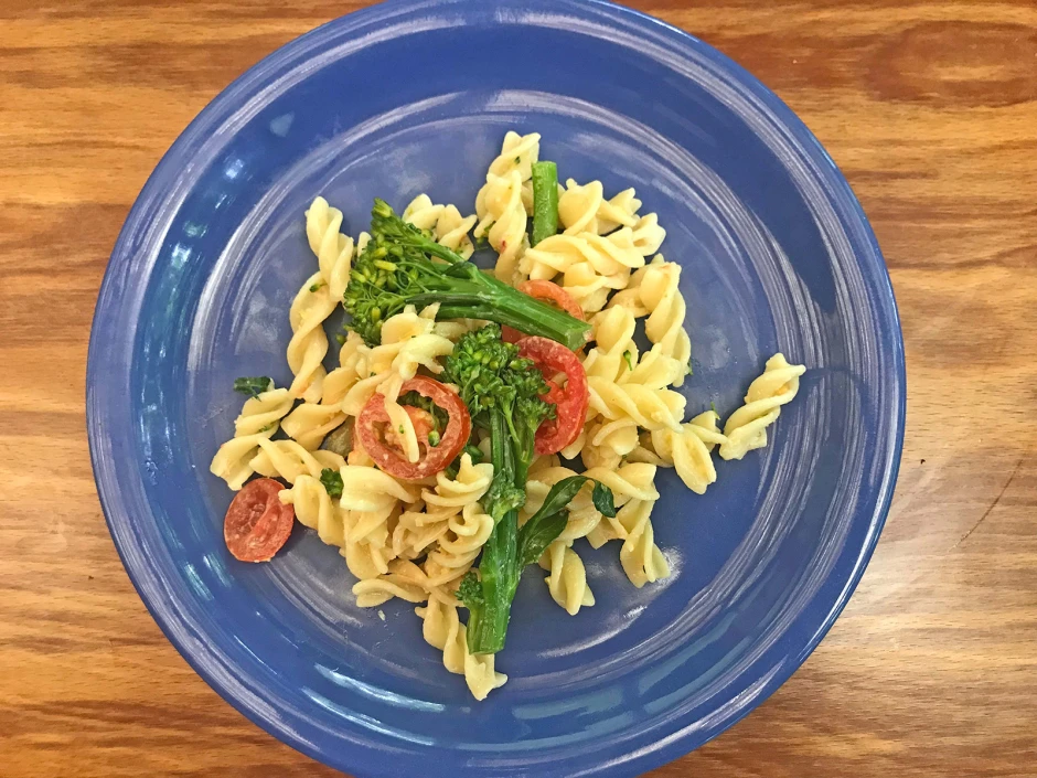 Nudelsalat mit Sprossenbrokkoli